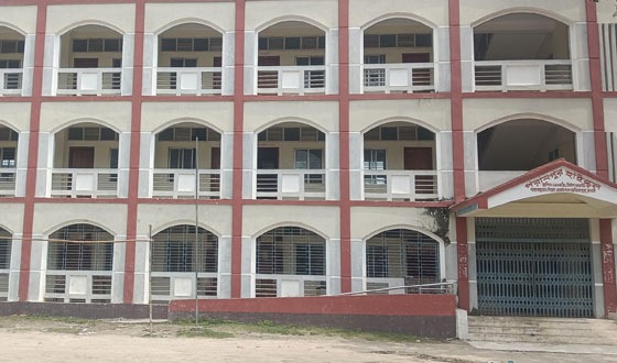 মান্দায় কোচিং বন্ধের নোটিশ, মবের শিকার প্রধান শিক্ষক