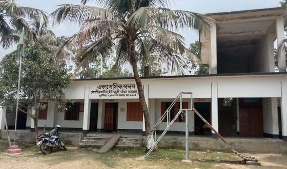 ক্ষেতলালে মাদ্রাসায় অবৈধ নিয়োগ জনরোষে বন্ধ বেতন পেতে নানা কৌশল