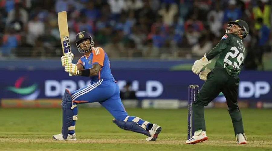 একপেশে লড়াইয়ে পাকিস্তানকে উড়িয়ে দিল ভারত