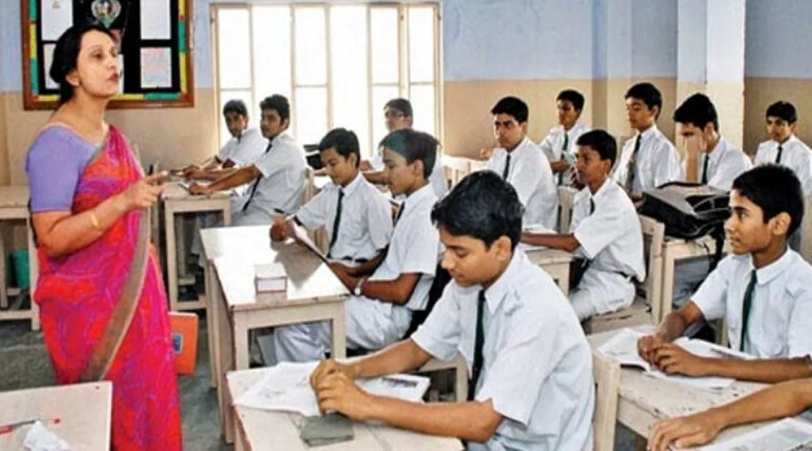 তীব্র শিক্ষক সঙ্কটে সরকারি মাধ্যমিক বিদ্যালয়গুলোয় কমছে শিক্ষার মান