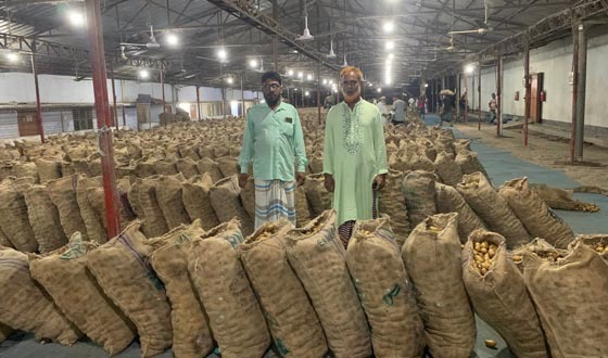 গজারিয়ায মেঘনা মাল্টি পারপাস হিমাগার: আলু নিয়ে বিপাকে কৃষকরা