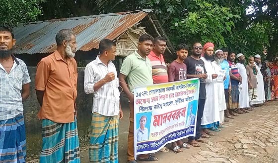 আশাশুনির গোয়ালডাঙ্গা প্রাথমিক বিদ্যালয়ের প্রধান শিক্ষকের বিরুদ্ধে মানববন্ধন