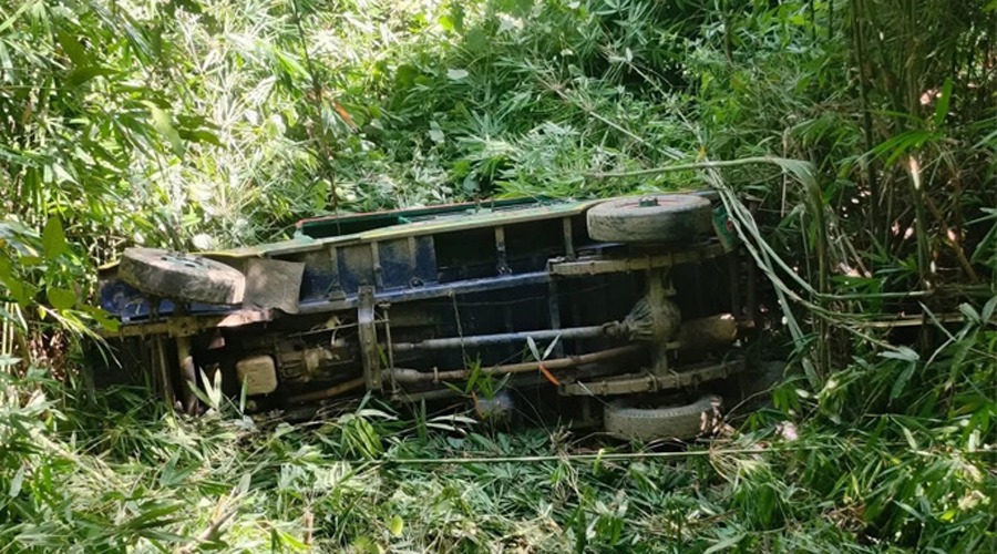সাজেকে পর্যটকবাহী জীপ খাদে: বিশ্ববিদ্যালয়ের এক ছাত্রীর মৃত্যু, আহত ১২