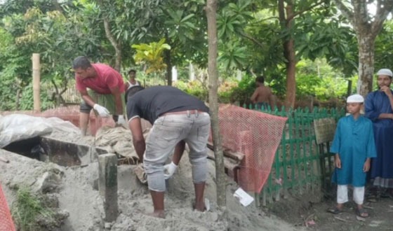 মাদারীপুরে ঠিকাদারের লাশ উত্তোলন, পরিবারের দাবি হত্যা