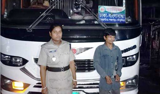 পলাশবাড়ীতে ৪.৫ কেজি গাঁজাসহ যুবক আটক