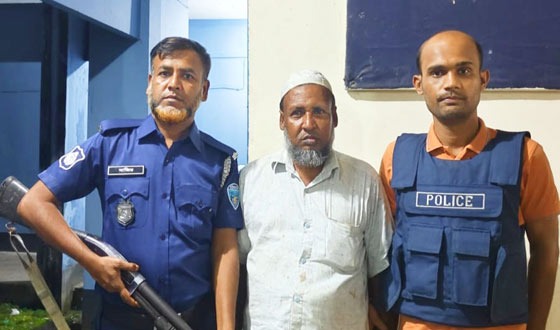 হাতিয়ায় নাশকতার চেষ্টাকালে আ’লীগ নেতা আটক