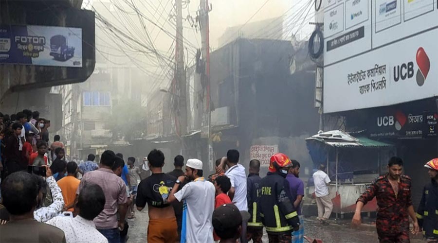 টঙ্গীতে কেমিক্যাল গুদামে ভয়াবহ বিস্ফোরণ, ফায়ার সার্ভিসের সদস্যসহ দগ্ধ ৫