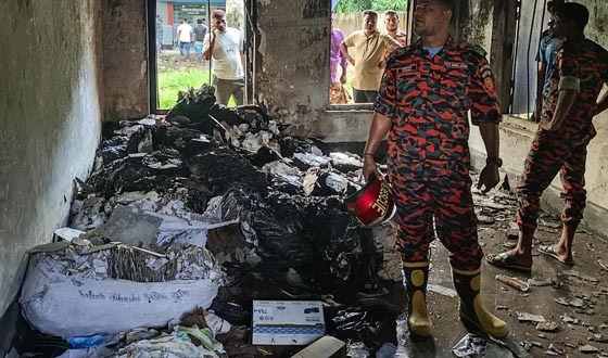 দৌলতপুরে পরিত্যক্ত পরিসংখ্যান অফিস ভবনে অগ্নিকাণ্ড