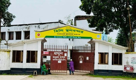 হিলি স্থলবন্দর দিয়ে ভারত থেকে টানা ৮ দিন আমদানি-রপ্তানি বন্ধ