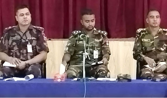 ধামইরহাট-পত্নীতলায় দুর্গাপূজার নিরাপত্তা নিশ্চিতে সেনা ক্যাম্পের মিটিং