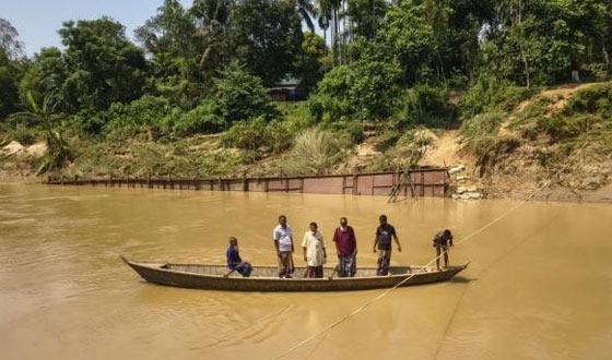 পাহাড়ি ঢলে সেতু ভেঙে যাওয়ায় নদী পারাপারে ভোগান্তি