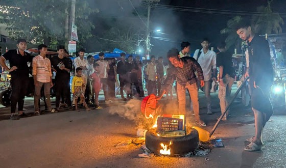 ছাত্রদলের দুই পক্ষের সংঘর্ষে আহত ৪, শাস্তির দাবীতে সড়ক অবরোধ