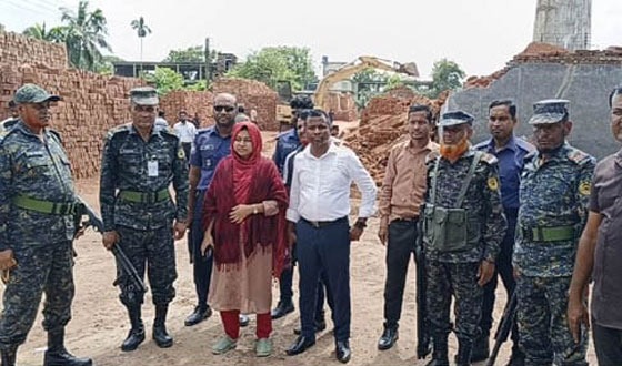 কালীগঞ্জে তিনটি ইটভাটা গুড়িয়ে দিল পরিবেশ অধিদপ্তর