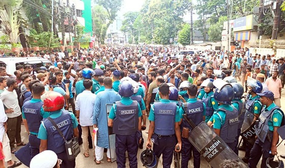 সিলেটে ব্যাটারিচালিত রিকশা চালকদের বিক্ষোভ