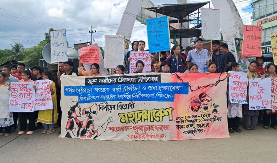 খাগড়াছড়িতে কিশোরী ধর্ষণ নিয়ে জ্বলছে পাহাড়, সেনা টহল গাড়িতে হামলা