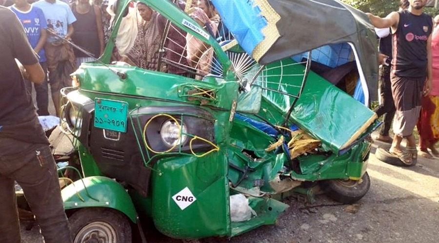 সাতসকালে পিকআপ-সিএনজি সংঘর্ষ, মা-মেয়েসহ ৩ জনের প্রাণ গেল