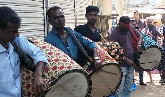 কটিয়াদীতে ঐতিহ্যবাহী ঢাকের হাট