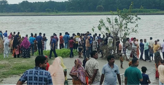 গোদাগাড়ীর পদ্মা নদীতে নৌকাডুবিতে একজনের  মৃত্যু, নিখোঁজ ২