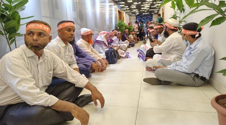এমপিওভুক্তির দাবিতে বেসরকারি শিক্ষক-কর্মচারীদের অনশন সচিবালয়ে