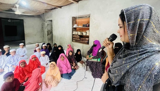 চাঁদপুরে শিক্ষার্থীদের মাঝে শিক্ষা সামগ্রী বিতরণ