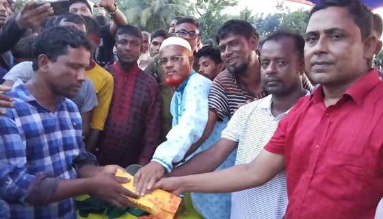 কয়রায় ঐতিহ্যবাহী নৌকা বাইচ প্রতিযোগিতায় মহেশ্বরীপুর দল চ্যাম্পিয়ন