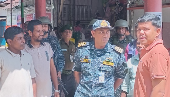 বরগুনায় নৌবাহিনী কন্টিনজেন্ট কমান্ডার এর পুজা মন্ডপ পরিদর্শন