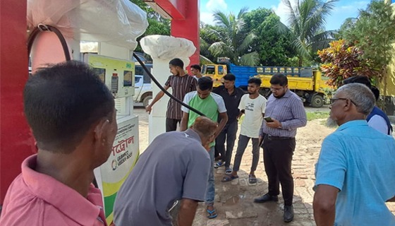 পলাশবাড়ীতে ফিলিং স্টেশন ও বেকারীতে জরিমানা