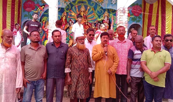 কয়রায় বিভিন্ন পূজা মন্ডপ পরিদর্শন করলেন বিএনপি নেতা ডাঃ আঃ মজিদ