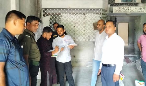 দেবহাটায় অনুমোদন বিহীন সার মজুদ, বিক্রয়ের অভিযোগে ২ লক্ষ টাকা জরিমানা