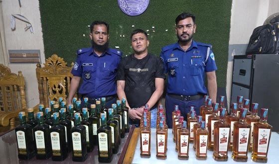 কুমিল্লায় ৫৪ বোতল বিদেশী মদসহ আটক ১