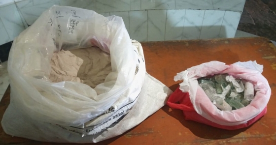 গোদাগাড়ীতে সাড়ে ১২ কেজি গান পাউডার উদ্ধার