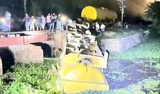 মাধবপুরে তেল ভর্তি মালবাহী ট্রেন লাইনচুৎ, রেল যোগাযোগ বন্ধ