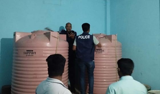 থামছেনা জ্বালানি তেল পাচার, মজুদদারদের বিরুদ্ধে অভিযান