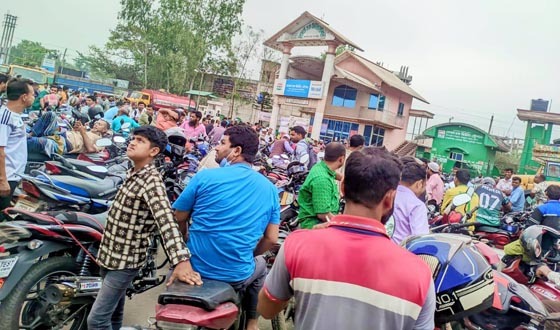 শেরপুরে  পাম্পে তেল সংকট, অরাজকতা বাড়ছে