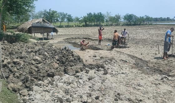 আশাশুনিতে ৩৫ বছরের ভোগদখলীয় জমি জবর দখলের চেষ্টা
