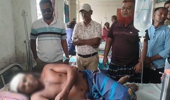 বুধহাটায় দোকানে ঢুকে মারপিট ও লুটপাটের অভিযোগ