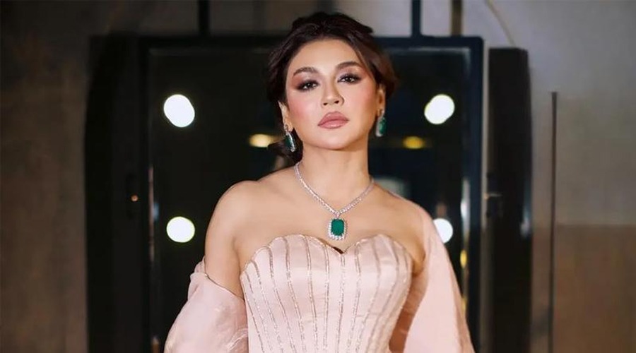 জয়ার গ্ল্যামারাস ফটোশুটে নেটদুনিয়ায় ঝড়!