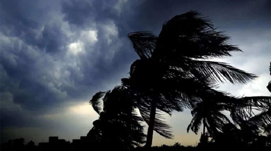 সন্ধ্যার মধ্যেই ১২ জেলায় ধেয়ে আসছে ৬০ কি.মি বেগে ঝড়