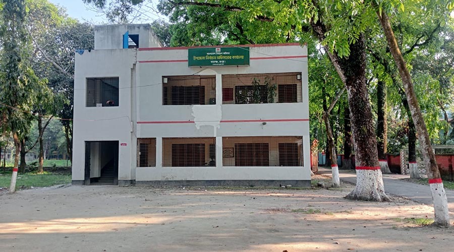 তারাগঞ্জে নির্বাচন কর্মকর্তার অফিসে সাংবাদিক প্রবেশে বাধা