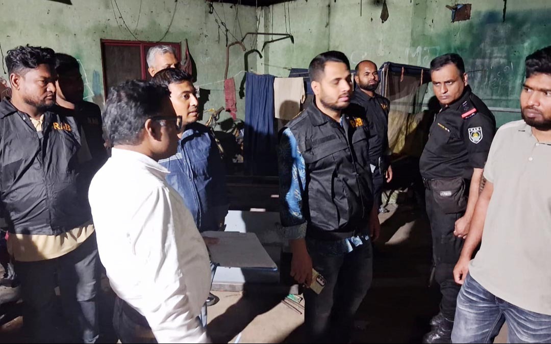 ঢাকা কেরাণীগঞ্জে র‌্যাবের অভিযানে প্রায় ১৩০ লিঃ ডিজেল জব্দ