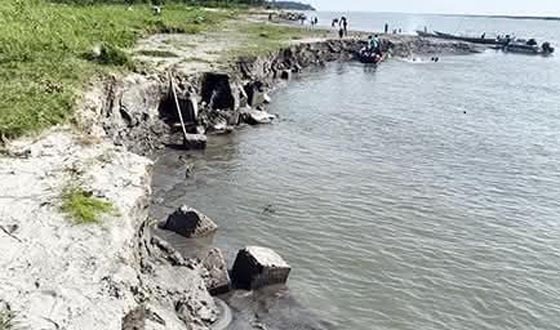 চাঁদপুর মেঘনায় রাতের আঁধারে অবৈধ বালু উত্তোলন