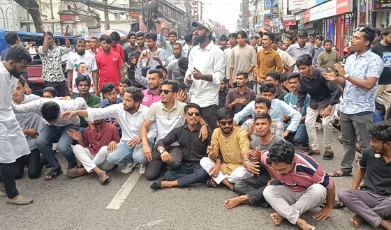 ত্যাগী নেতাকর্মীদের মূল্যায়নের দাবিতে ছাত্রদলের বিক্ষোভ