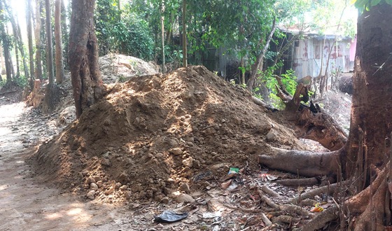 রামুতে বিএনপি নেতা নেতৃত্বে পুকুর ভরাট ও জমি দখলের চেষ্টা