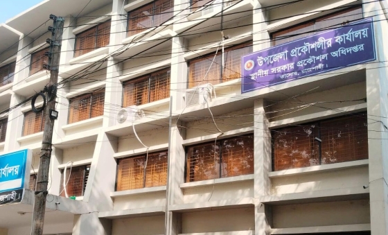 তানোর এলজিইডি অফিস যেন কার্যাদেশ বেচাকেনার হাট!