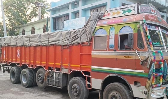 হিলি স্থলবন্দর দিয়ে ভারত থেকে গম আমদানি