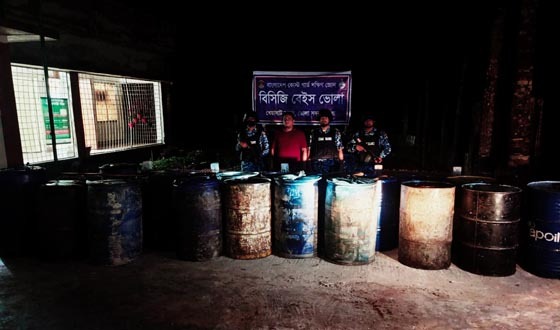 দৌলতখানে ২৩ ব্যারেল অবৈধ জ্বালানি তেল জব্দ