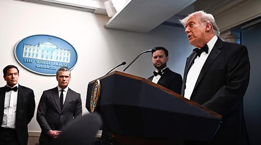 নৈশভোজে গুলির শব্দ, সাংবাদিকদের সামনে দ্রুত সরিয়ে নেওয়া হলো ট্রাম্পকে