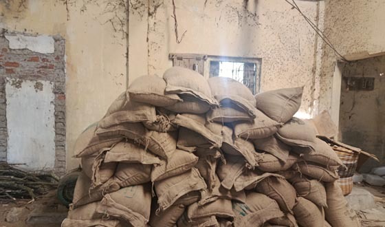 গফরগাঁওয়ে খাদ্য অধিদপ্তরের চাল জব্দ, গ্রেফতার ৪