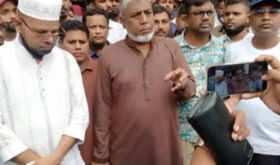 বেনাপোল স্থলবন্দরে পর্যাপ্ত ক্রেন-ফরক্লিপ না থাকার প্রতিবাদে চেয়ারম্যানের পদত্যাগ দাবি