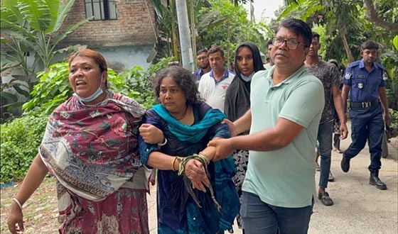 সাহাপাড়ায় মস্তিষ্ক বিকৃত মেয়ের বটির কোপে মা খুন